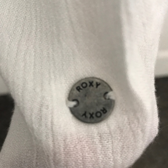 Roxy with white dress - Picture 7 of 8